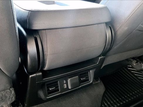 Used 2022 Chevrolet Silverado 1500 RST AWD/4WD image 32