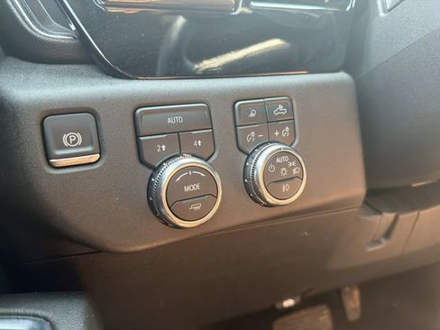 Used 2025 GMC Sierra 1500 SLT AWD/4WD image 27