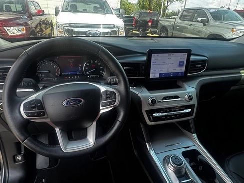 Used 2024 Ford Explorer XLT w/ Equipment Group 202A AWD/4WD image 18