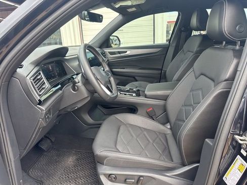 Used 2024 Volkswagen Atlas Cross Sport SE AWD/4WD image 33