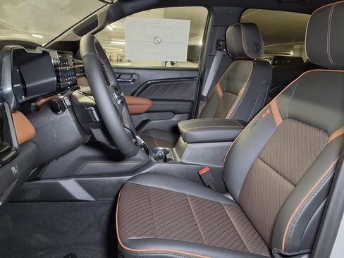 New 2026 GMC Canyon AT4 w/ AT4 Premium Package AWD/4WD image 15