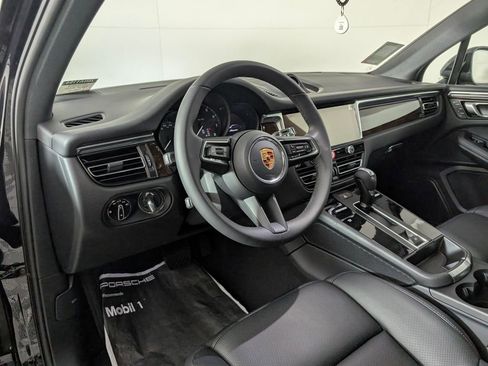 New 2026 Porsche Macan image 4