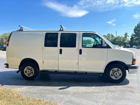 Used 2017 GMC Savana 2500 RWD image 6