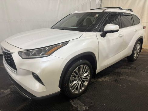 Used 2023 Toyota Highlander Platinum image 6
