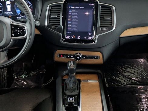 Certified 2022 Volvo XC90 T6 Momentum w/ Climate Package image 19