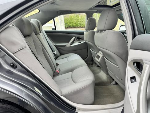Used 2011 Toyota Camry SE w/ SE Extra-Value Pkg #1 FWD image 15