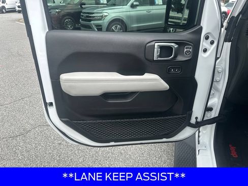 Used 2021 Jeep Wrangler Unlimited Sahara AWD/4WD image 10