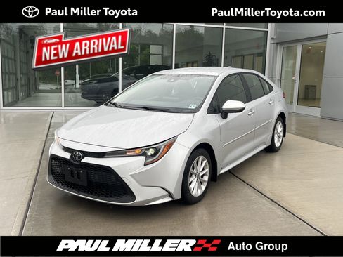Certified 2022 Toyota Corolla LE w/ LE Convenience Package FWD image 1
