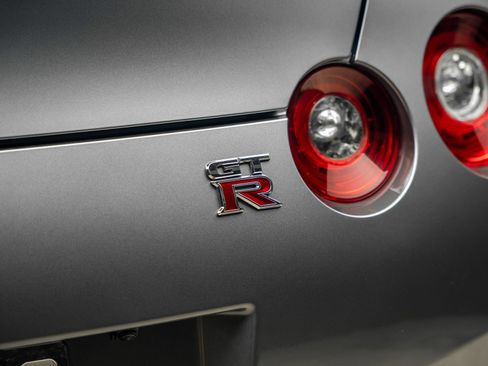 Used 2016 Nissan GT-R Premium AWD/4WD image 14