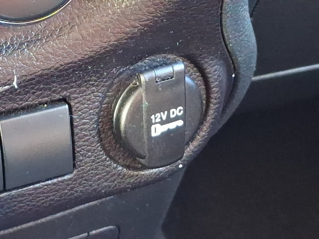 Used 2015 Jeep Wrangler Unlimited Sahara w/ Connectivity Group AWD/4WD image 17
