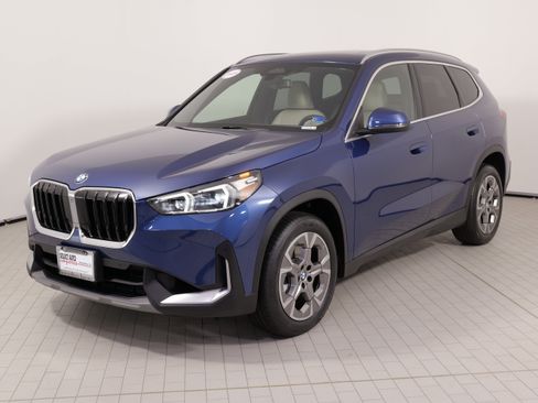 Used 2023 BMW X1 xDrive28i w/ Convenience Package AWD/4WD image 3