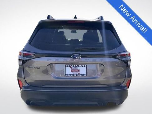 Used 2025 Subaru Forester Premium image 6