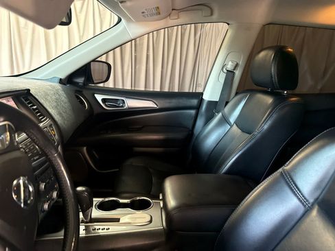 Used 2018 Nissan Pathfinder SL w/ Midnight Edition Package FWD image 19