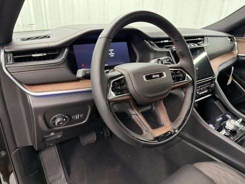 New 2025 Jeep Grand Cherokee L Summit image 18