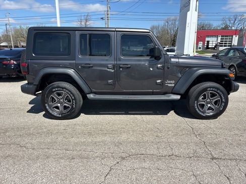 Used 2018 Jeep Wrangler Unlimited Sport S image 3