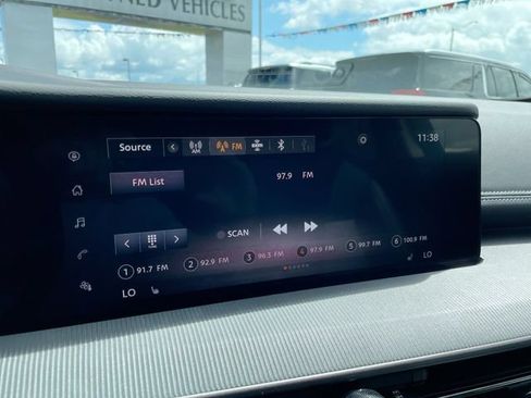 Used 2025 Nissan Murano SV FWD image 21