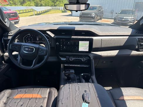 Used 2025 GMC Sierra 1500 AT4 w/ AT4 Premium Package AWD/4WD image 5