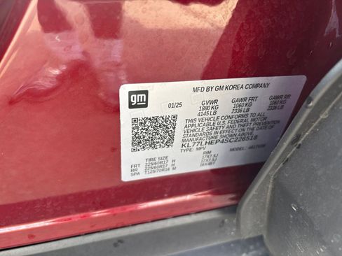 Used 2025 Chevrolet Trax LT image 27