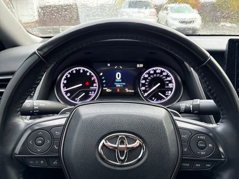 Used 2021 Toyota Camry SE w/ Convenience Package image 18