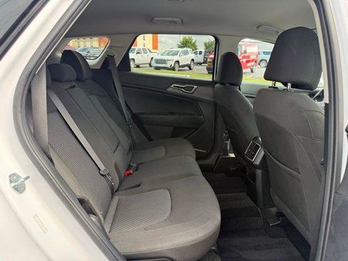 Used 2025 Kia Sportage LX AWD/4WD image 4