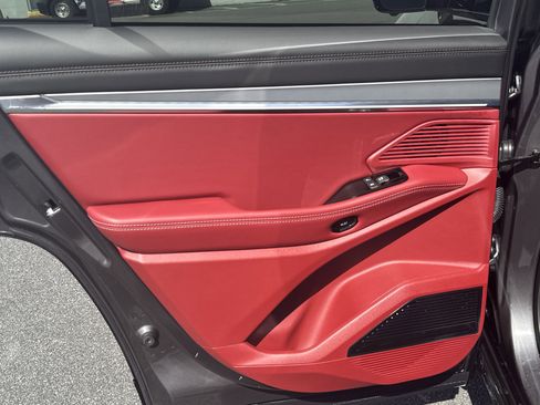 Used 2025 Jeep Wagoneer S Launch Edition image 28