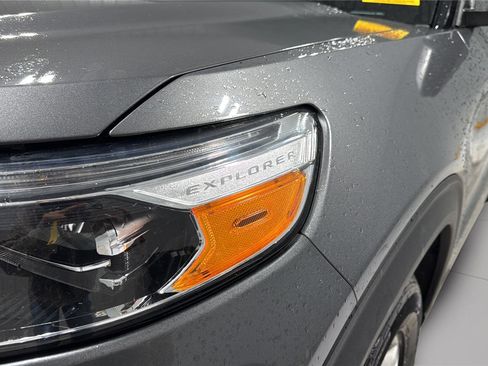 Used 2024 Ford Explorer XLT RWD image 28
