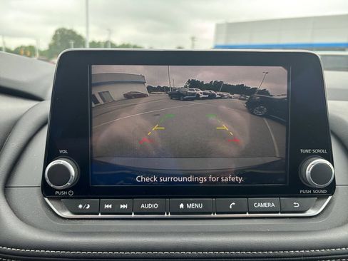 Used 2025 Nissan Rogue S FWD image 21