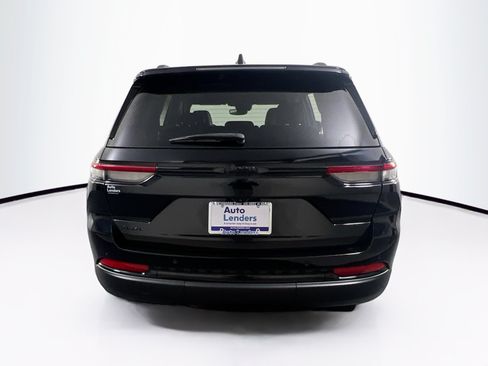 Used 2023 Jeep Grand Cherokee Altitude AWD/4WD image 6