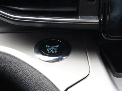 Used 2022 Ford Explorer XLT w/ Equipment Group 202A image 25