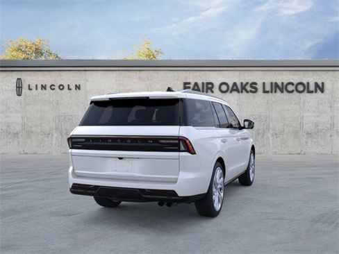 New 2025 Lincoln Navigator Reserve image 8