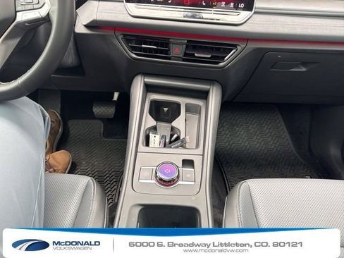 Used 2025 Volkswagen Tiguan SE AWD/4WD image 8