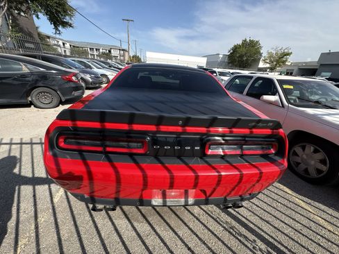 Used 2017 Dodge Challenger R/T w/ Quick Order Package 22P T/A RWD image 5