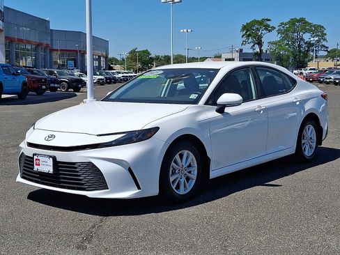 Used 2025 Toyota Camry LE w/ Convenience Package FWD image 3