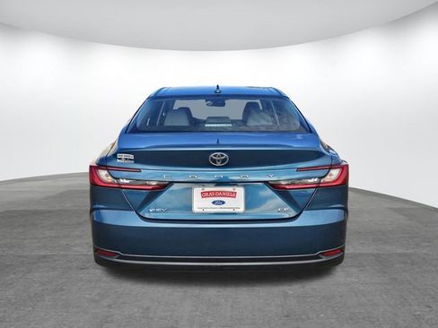 Used 2025 Toyota Camry LE image 5