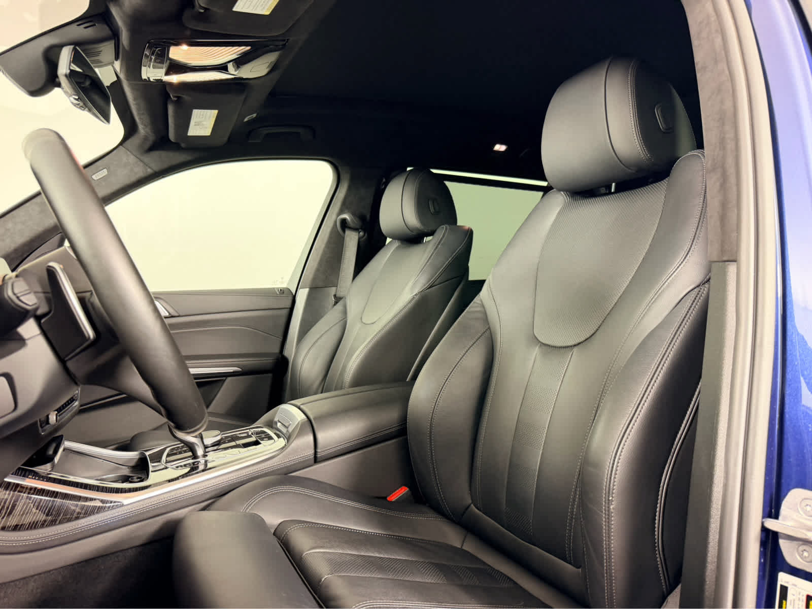 Used 2022 BMW X7 xDrive40i w/ M Sport Package AWD/4WD image 11