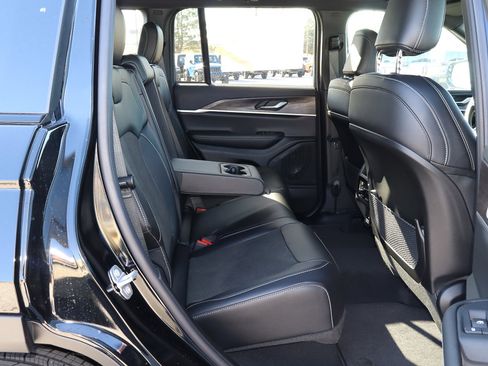 New 2026 Jeep Grand Cherokee Altitude AWD/4WD image 23