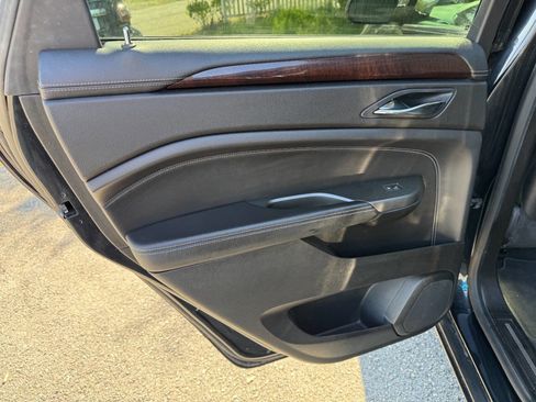 Used 2012 Cadillac SRX Luxury image 40