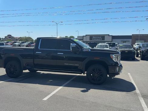 Used 2023 GMC Sierra 2500 Denali w/ Denali Black Diamond Edition AWD/4WD image 8