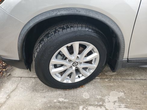 Used 2019 Nissan Rogue SV image 6