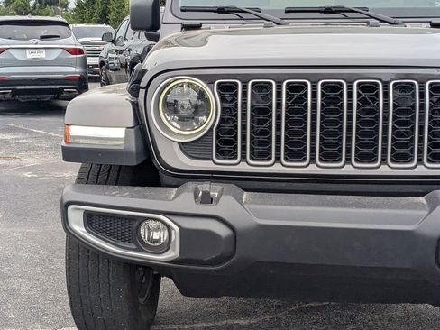 Used 2025 Jeep Wrangler Unlimited Sahara AWD/4WD image 10