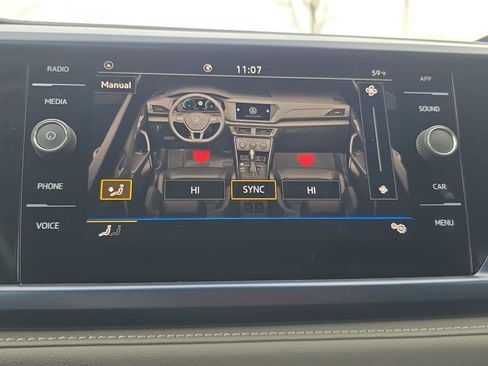 Used 2024 Volkswagen Taos SE image 21