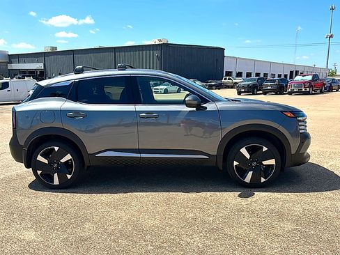 Certified 2025 Nissan Kicks SR FWD image 8