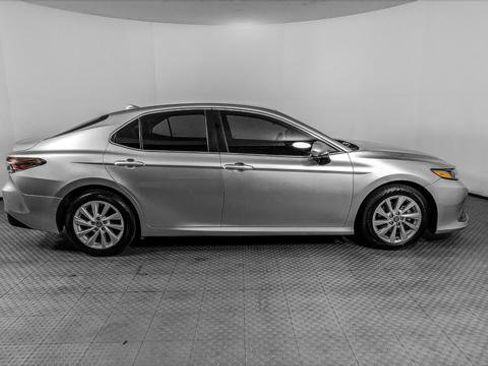 Used 2022 Toyota Camry LE FWD image 9