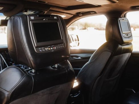 Used 2016 Cadillac Escalade Platinum image 30