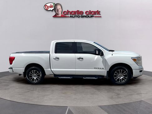 Used 2021 Nissan Titan SV w/ SV Convenience Package RWD image 6