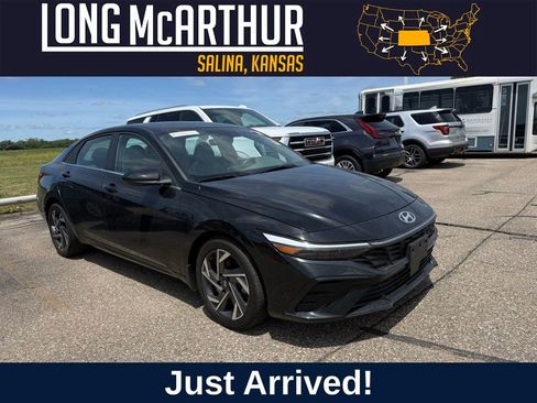 Used 2025 Hyundai Elantra SEL FWD image 1