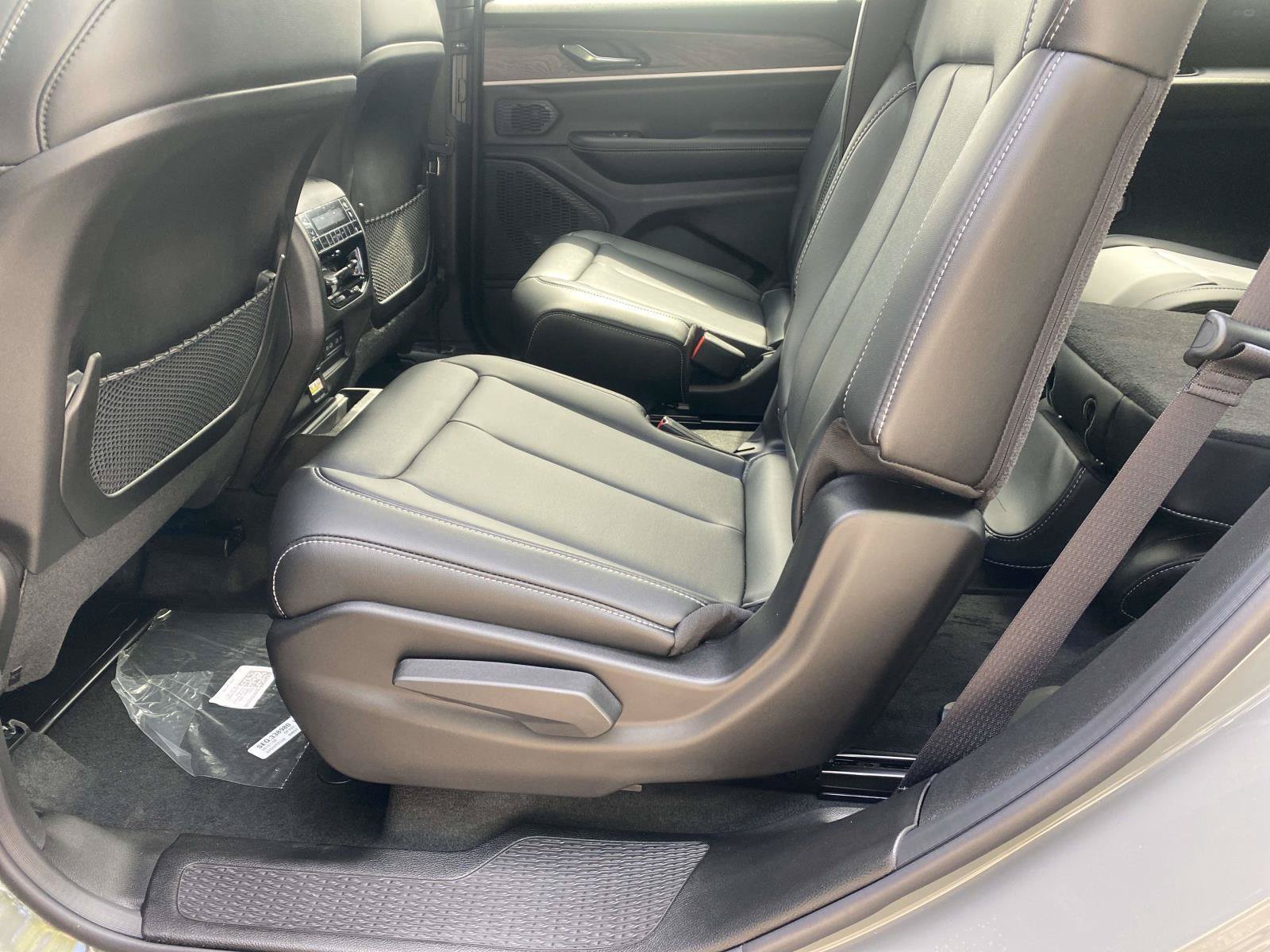 New 2027 Jeep Grand Cherokee Limited AWD/4WD image 10