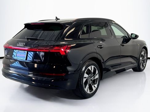 Used 2022 Audi e-tron Premium w/ Convenience Plus Package image 5