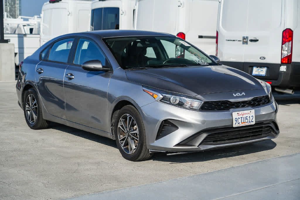 Used 2023 Kia Forte LXS w/ LXS Technology Package FWD image 5