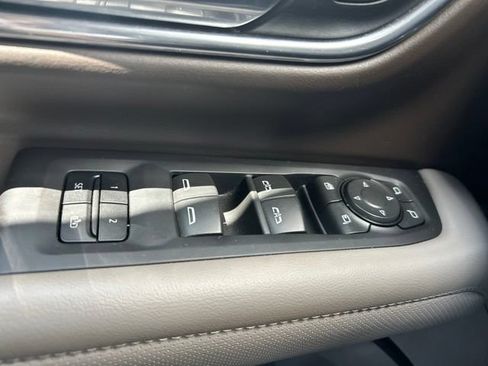 Used 2023 GMC Yukon SLT w/ SLT Premium Package RWD image 22